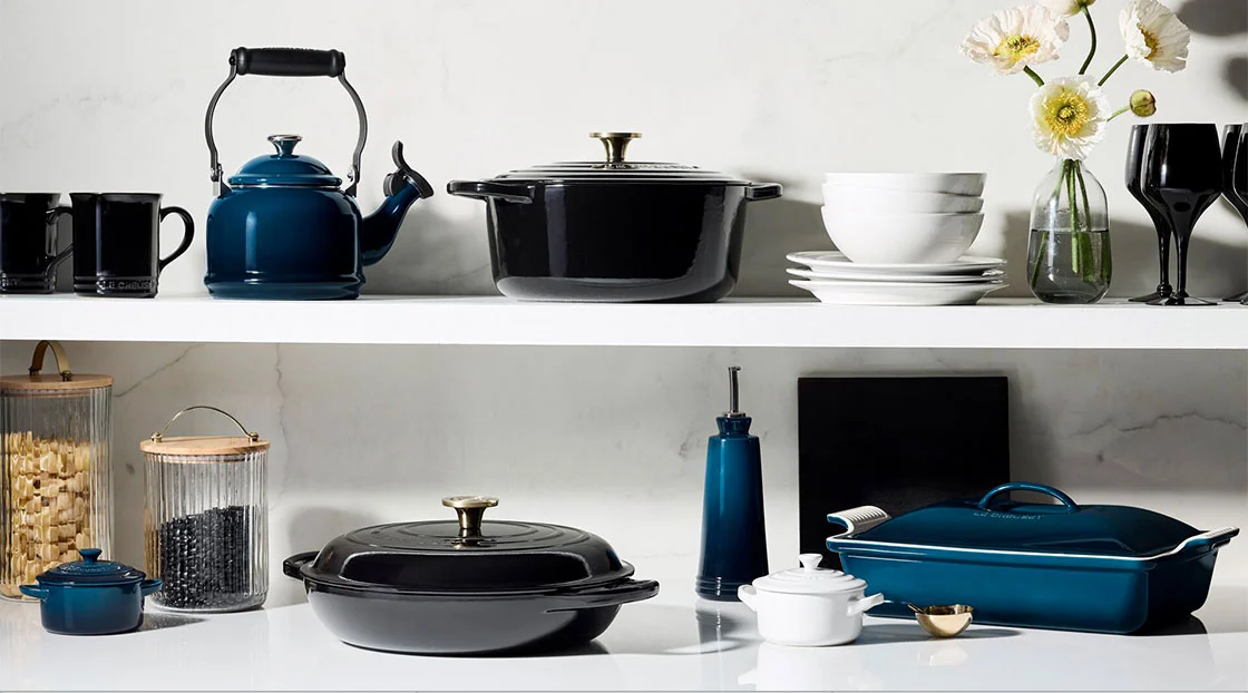 nuit, onyx and white items on shelves